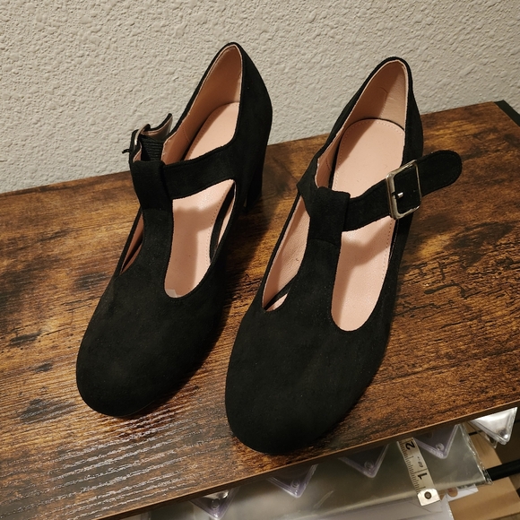 NWOT Velvet Black Women's T-Strap Heels - Picture 3 of 6